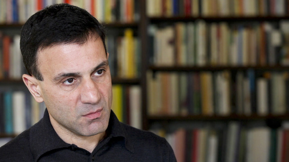“Αυτοκτονία” του ΣΥΡΙΖΑ εάν δεχθεί την πρόταση των θεσμών βλέπει ο Λαπαβίτσας