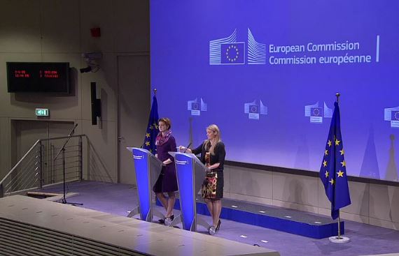 H Κομισιόν για τον “χαρτοπόλεμο” μιας συμφωνίας