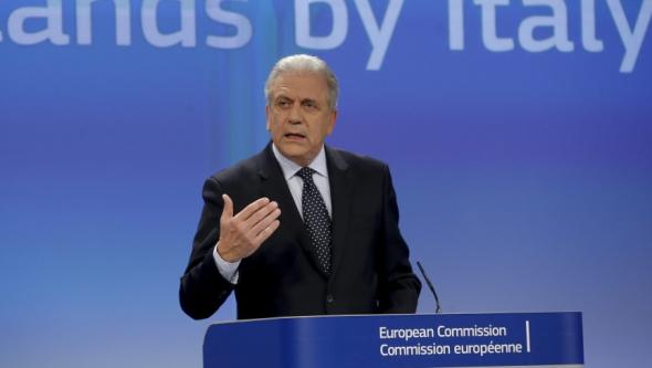 Οι προτάσεις του Αβραμόπουλου για τη μετανάστευση και την ασφάλεια