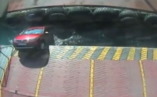 Δείτε τι έκανε για να προλάβει το πλοίο – ΒΙΝΤΕΟ