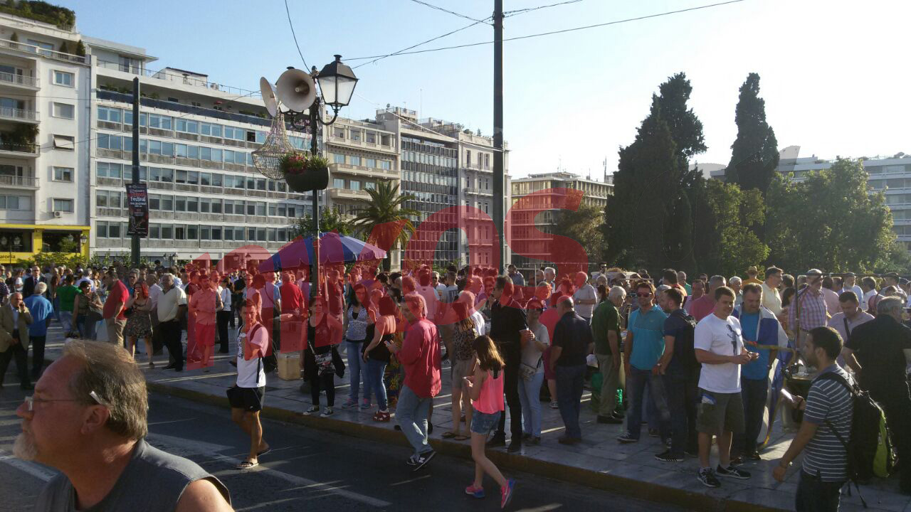 Στη συγκέντρωση στο Σύνταγμα Κικίλιας – Βρούτσης – TΩΡΑ – ΦΩΤΟ