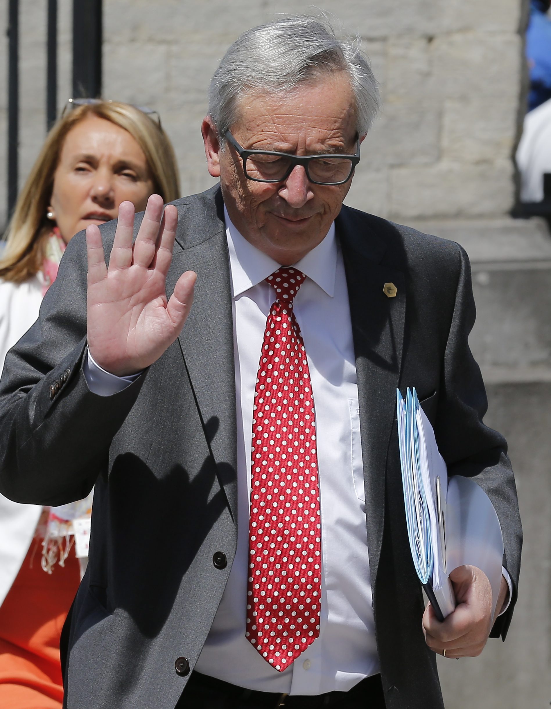 Ο Γιούνκερ στη συνεδρίαση του Ευρωπαϊκού Λαϊκού Κόμματος – ΦΩΤΟ