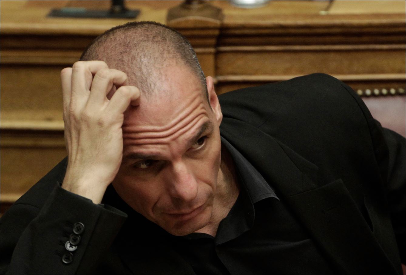 Προβληματισμένος ο Βαρουφάκης; – ΦΩΤΟ