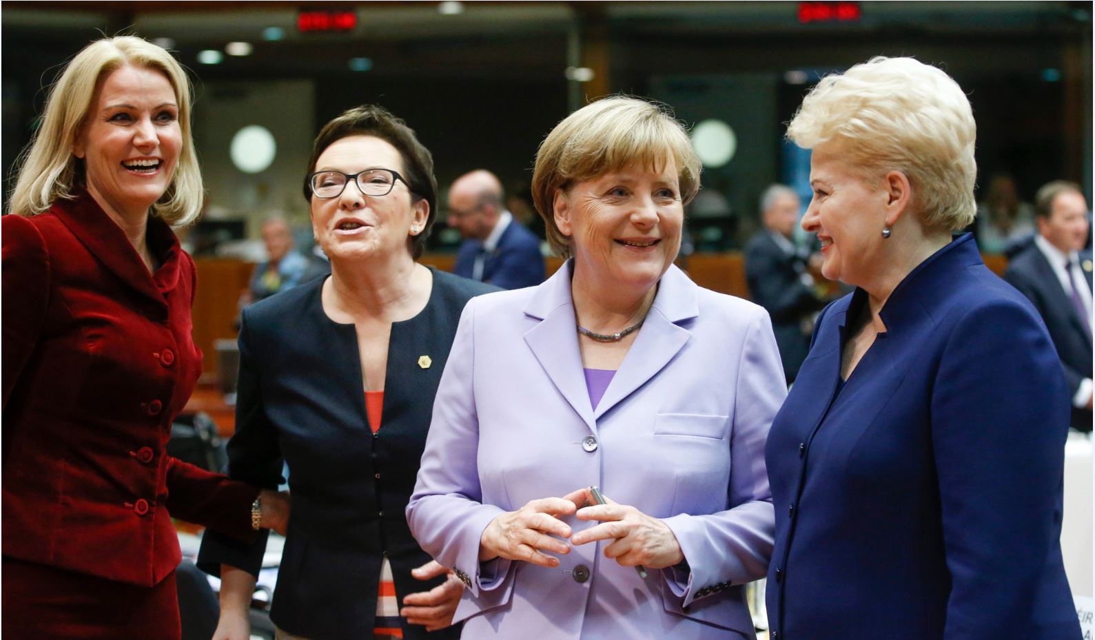 Η Μέρκελ με τις κυρίες της Συνόδου – ΦΩΤΟ