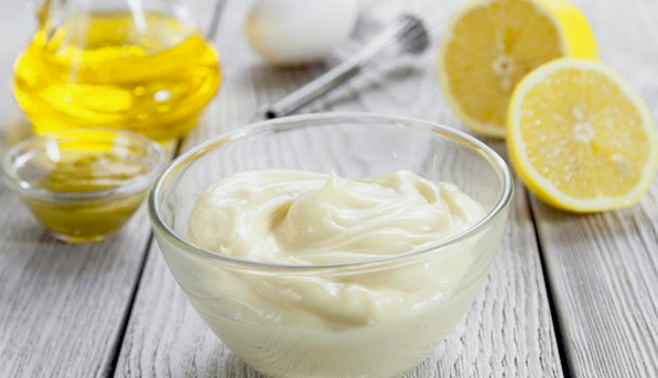 Οι τροφές που θα κάνουν τα μαλλιά σας λαμπερά