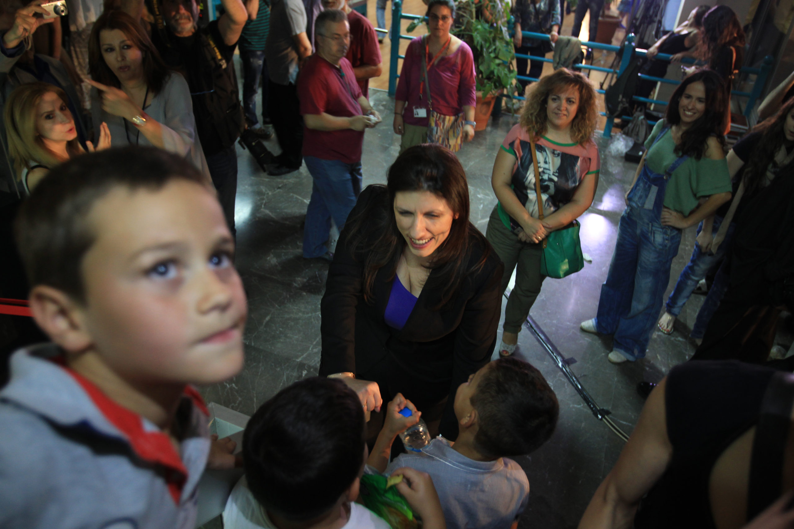 L’ Express: Γιατρεύονται οι πληγές του “μαύρου” στην ΕΡΤ