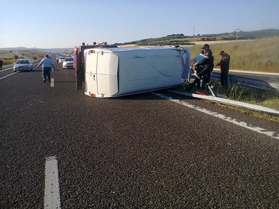 Ανατροπή μικρού φορτηγού στην Εγνατία – ΦΩΤΟ