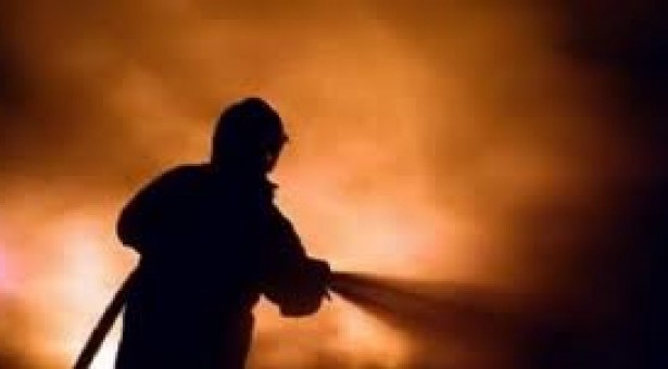 Όλη τη νύχτα θα συνεχιστεί η μάχη με τις φλόγες στη Χαλκιδική