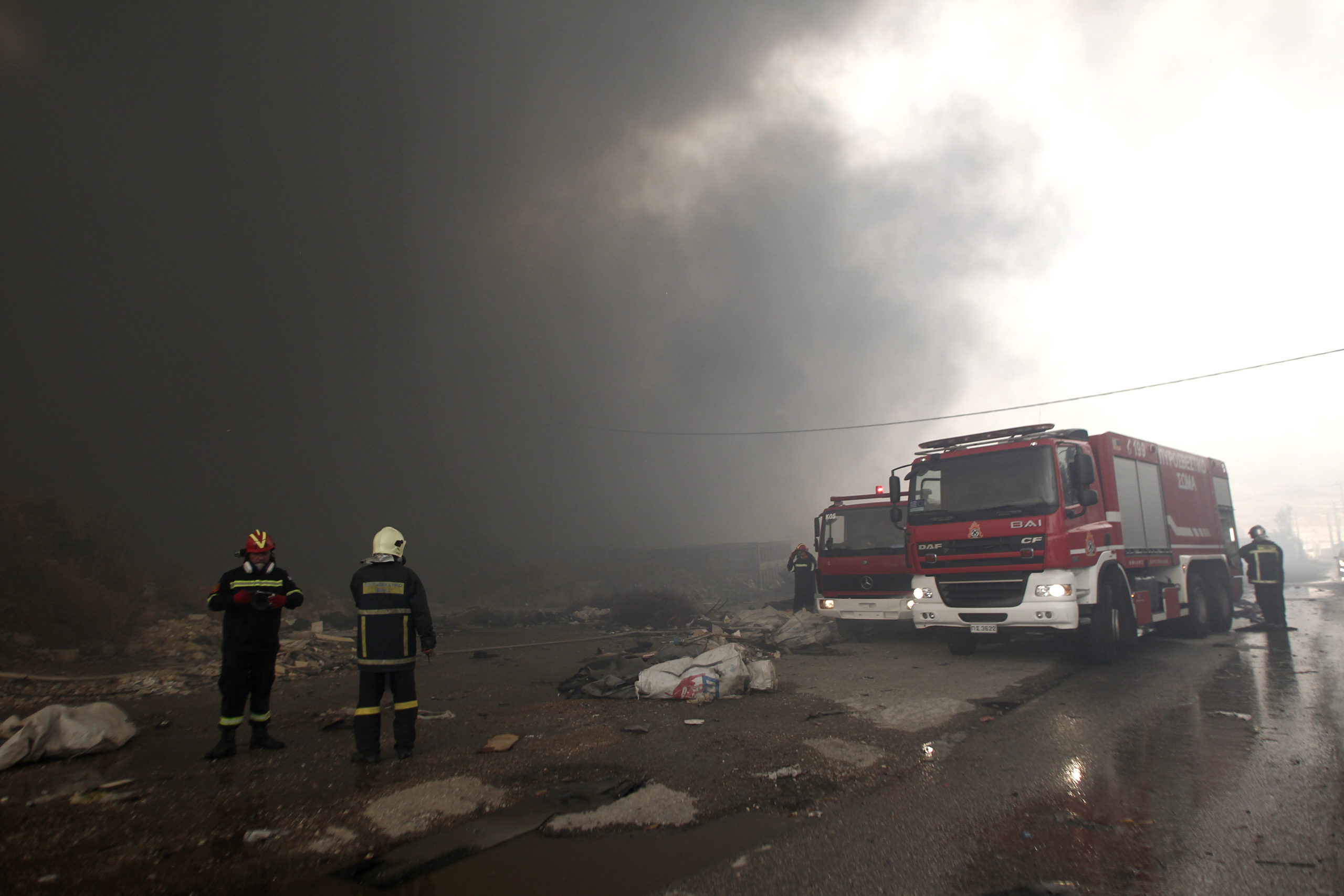 “Mαύρισε” ο ουρανός στον Ασπρόπυργο – ΦΩΤΟ