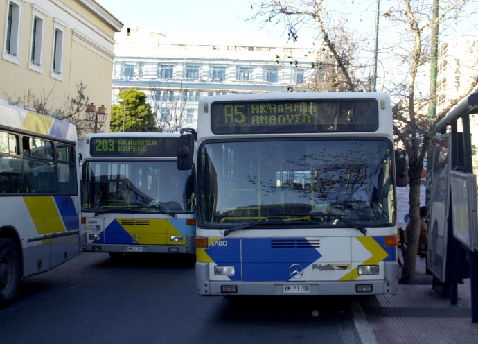 Πιο αραιά τα δρομολόγια λεωφορείων – τρόλεϊ λόγω καλοκαιριού