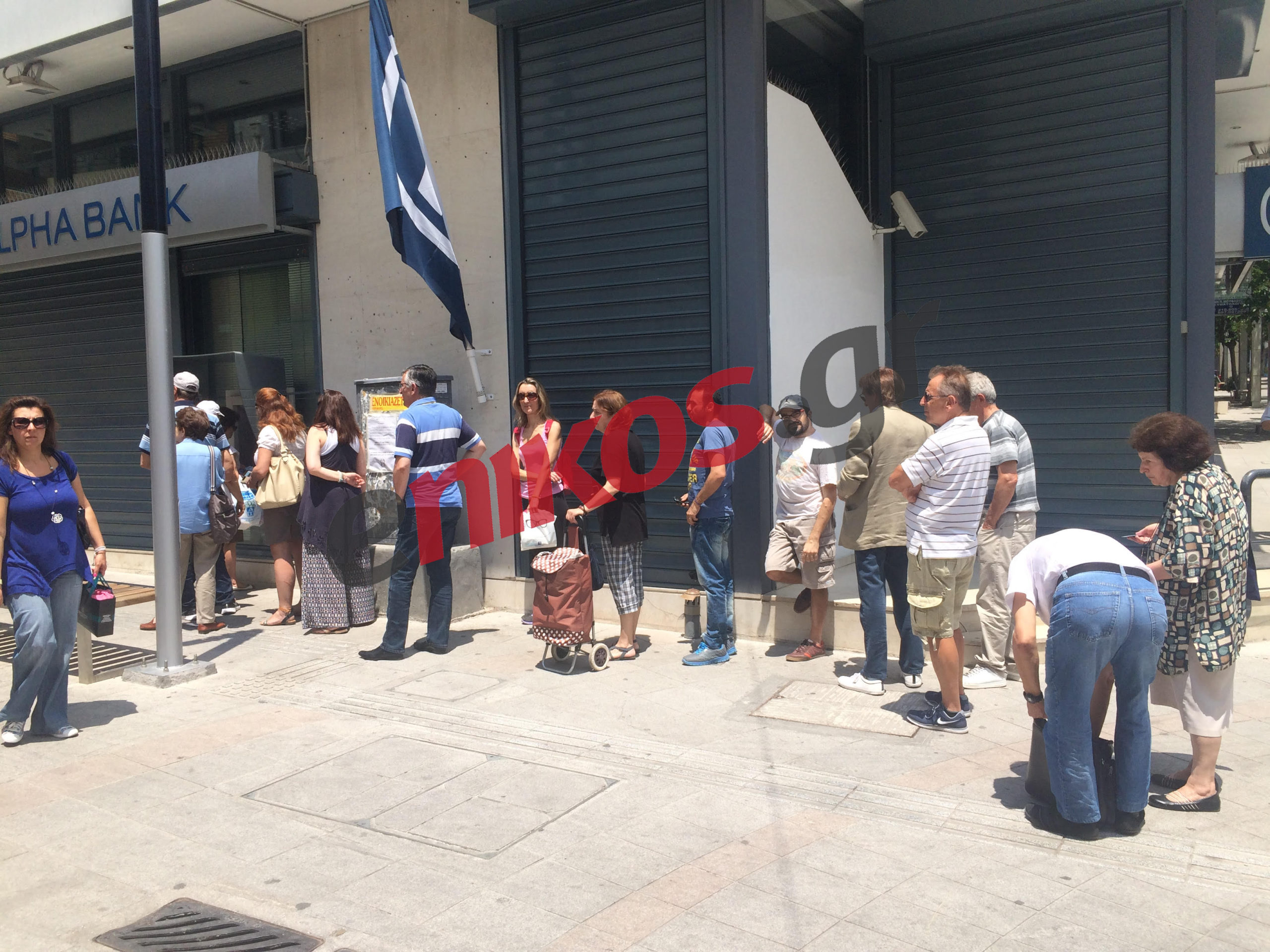 Περιμένουν στα ATM για τα 60 ευρώ – ΦΩΤΟ αναγνώστη