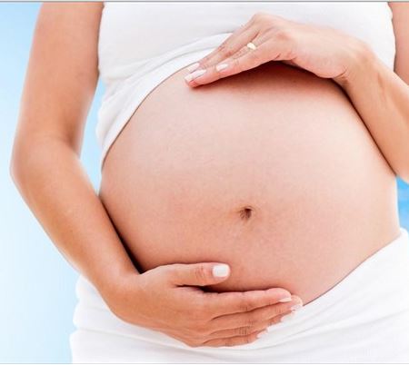 Γέννησε σε… σχολική εκδρομή