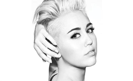 To γυμνό εξώφυλλο της Μάιλι Σάιρους – ΦΩΤΟ