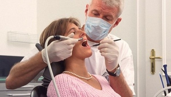 Τροφές που καταστρέφουν τα δόντια και τα ούλα