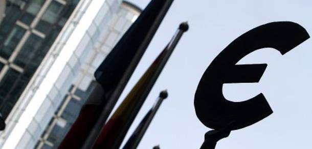 Financial Times: Τα σενάρια για τα “σωσίβια” στις τράπεζες