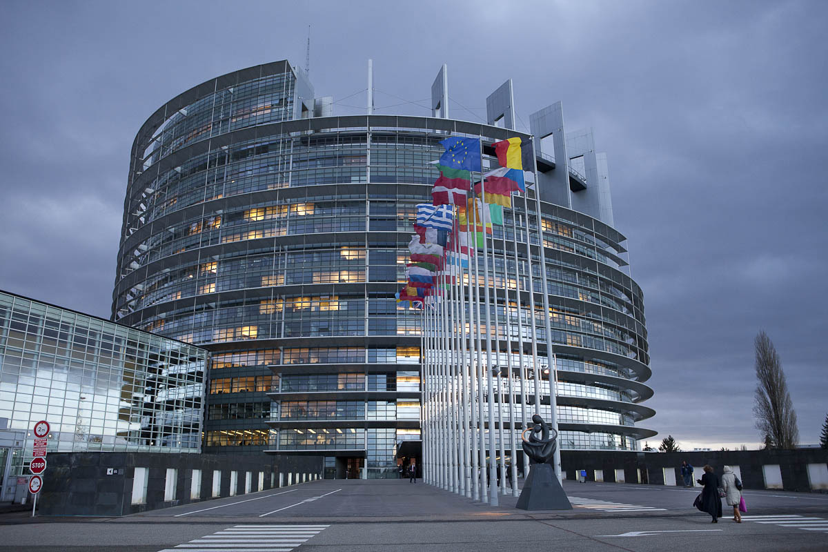 To Προεδρείο του Ευρωκοινοβουλίου καλεί σε συζήτηση για παράταση του προγράμματος