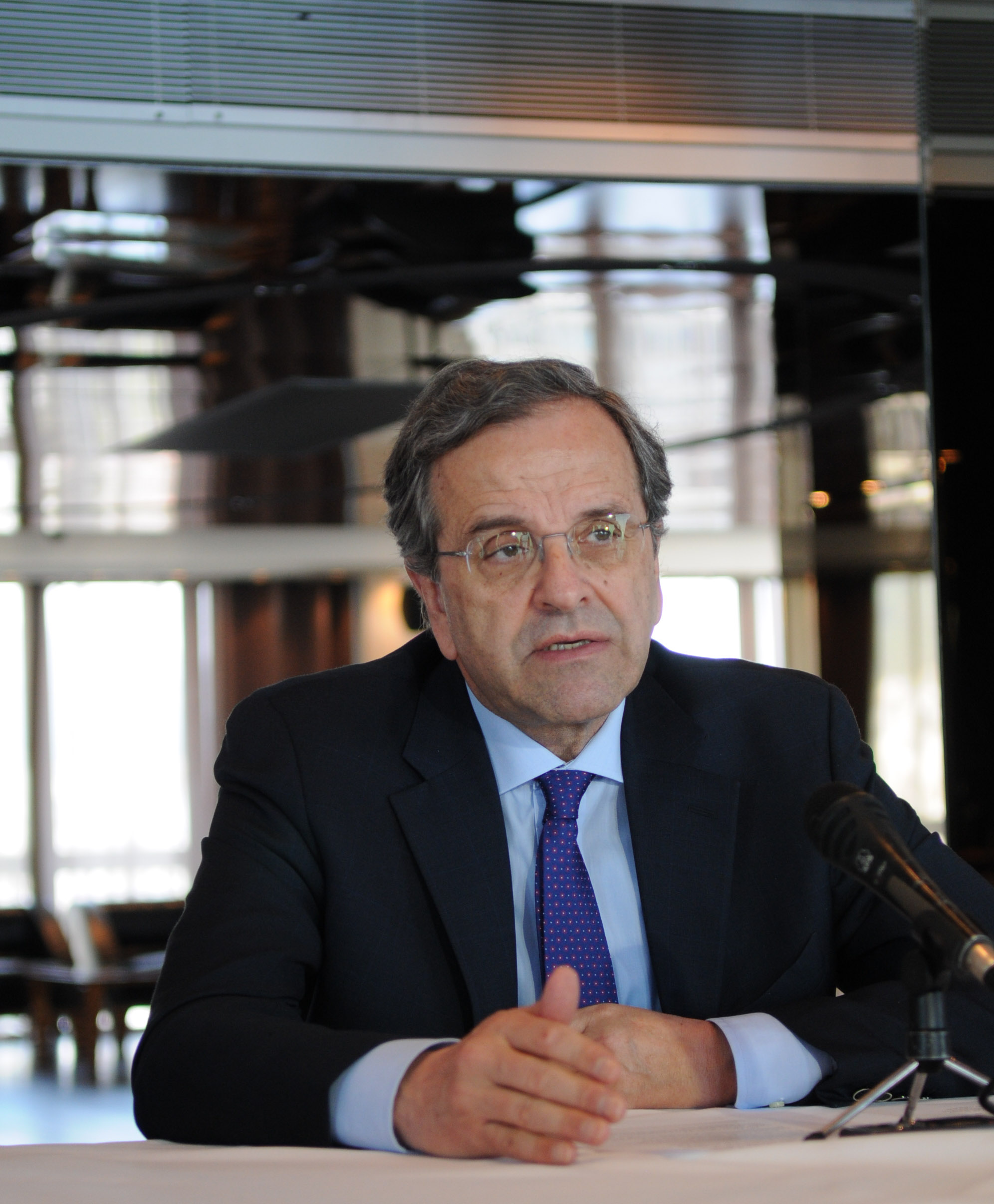 Σαμαράς: Η χώρα απειλείται με επιστροφή στη δραχμή