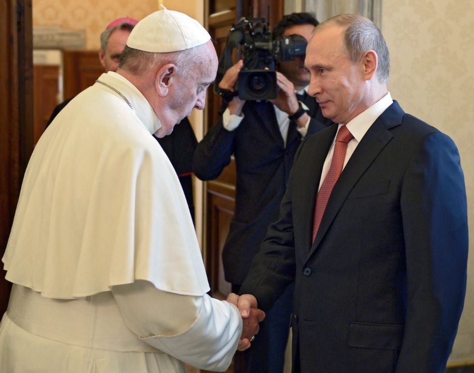 Ο Πάπας ζήτησε την εφαρμογή των συμφωνιών του Μινσκ από τον Πούτιν