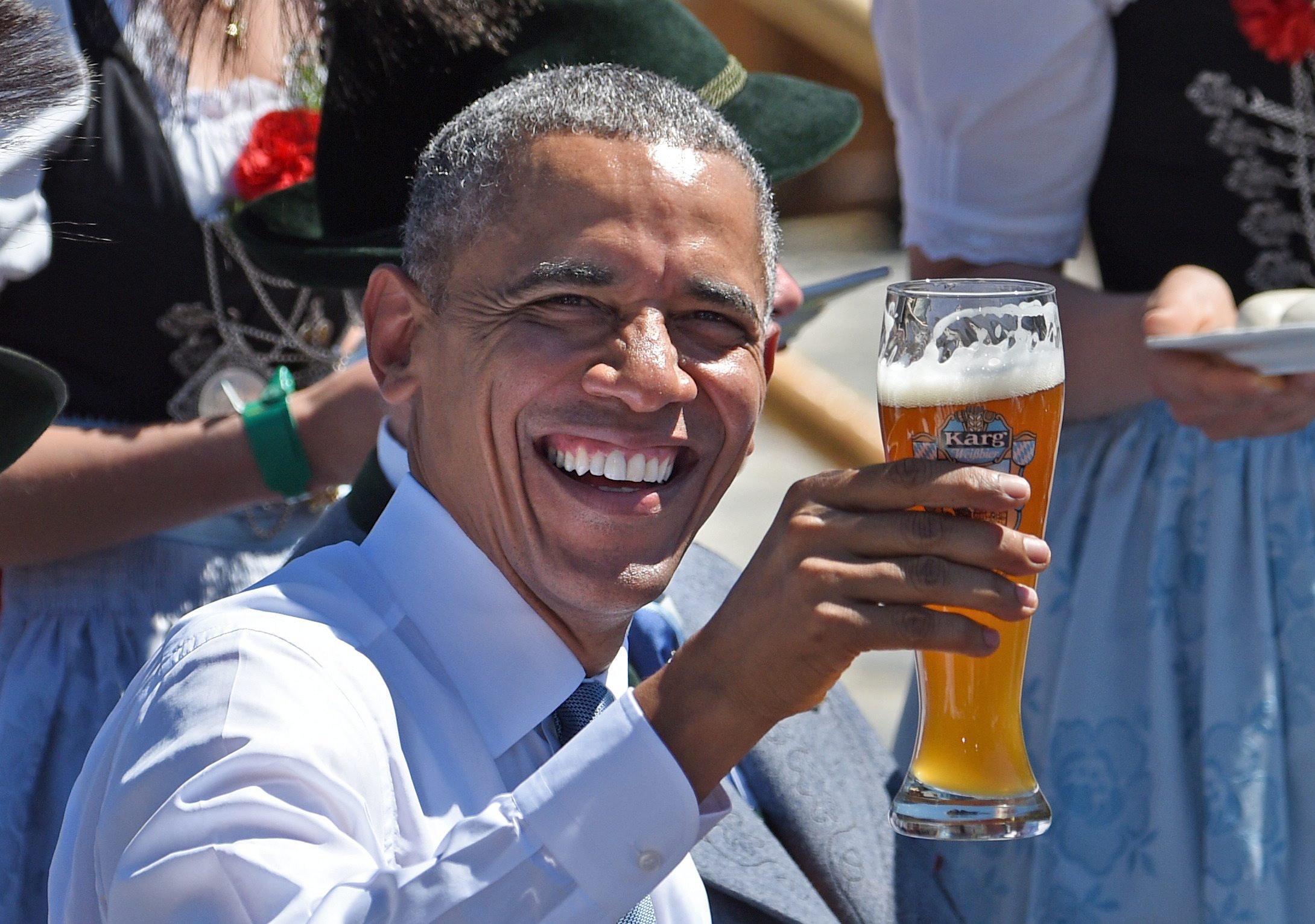 Μπύρες και λουκάνικα κέρασε η Μέρκελ τον Ομπάμα – ΒΙΝΤΕΟ – ΦΩΤΟ