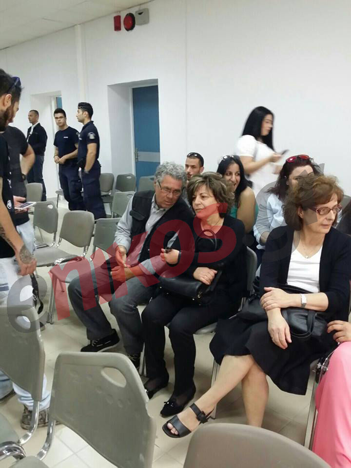 Στη δίκη της Χρυσής Αυγής οι γονείς του Φύσσα – ΦΩΤΟ