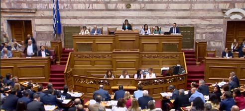 Σκεπτικός ο Πρωθυπουργός στο Κοινοβούλιο- ΦΩΤΟ