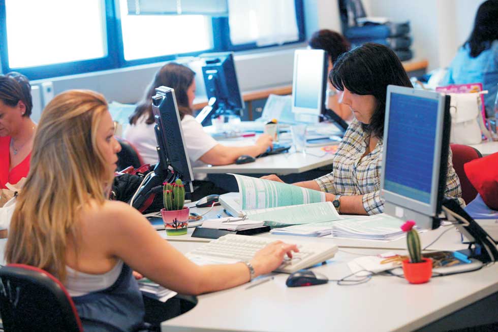 Με ρυθμό χελώνας η υποβολή των φορολογικών δηλώσεων