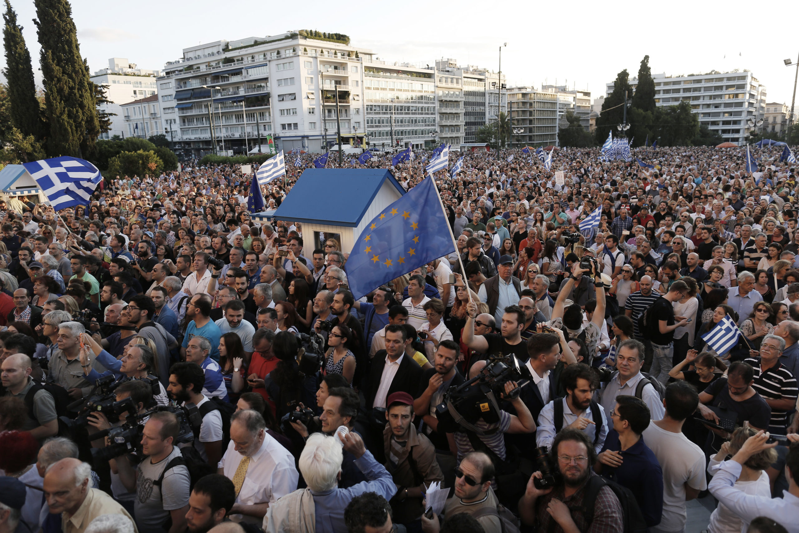 Ολοκληρώθηκε η συγκέντρωση στο Σύνταγμα