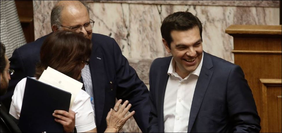 Τα χαμόγελα του Τσίπρα με τον Ξυδάκη και τον Δρίτσα – ΦΩΤΟ