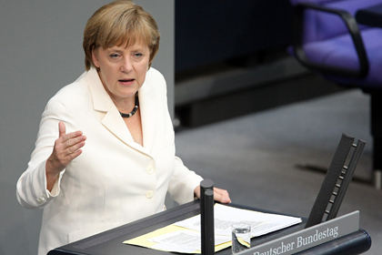 Η Μέρκελ μιλά στους Γερμανούς για την Ελλάδα πριν το Eurogroup