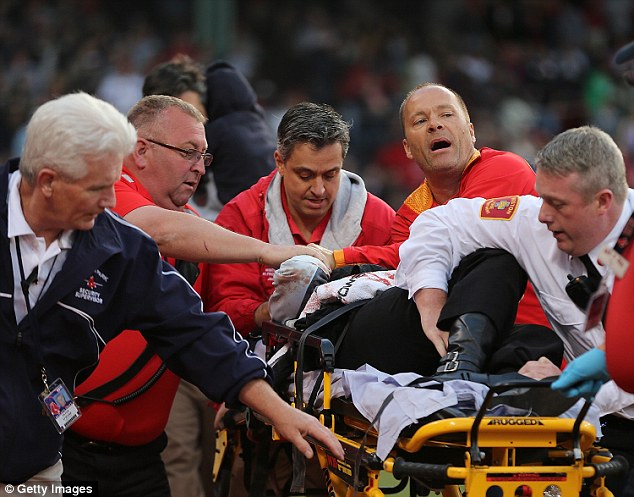 Σοκ σε αγώνα μπέιζμπολ – ΒΙΝΤΕΟ- ΦΩΤΟ