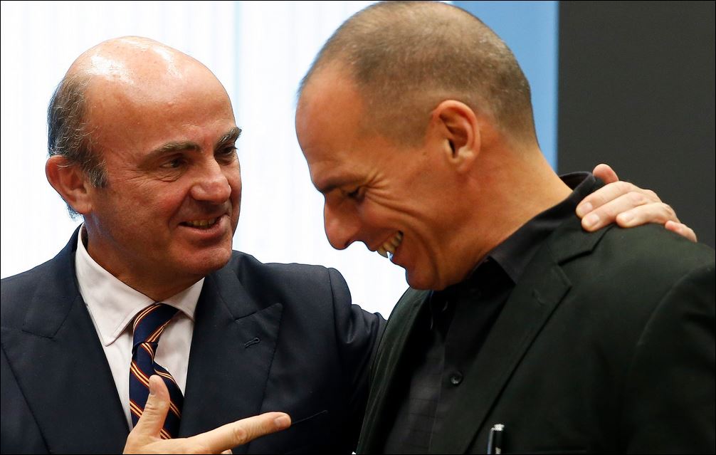 Η αινιγματική χειρονομία του Γκίντος στον Βαρουφάκη – ΦΩΤΟ