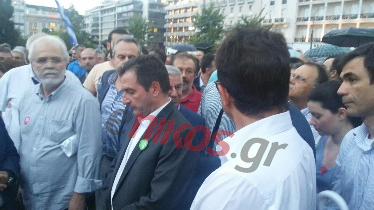 Ο Καμίνης ανάμεσα στους “Μένουμε Ευρώπη” – ΦΩΤΟ – ΤΩΡΑ