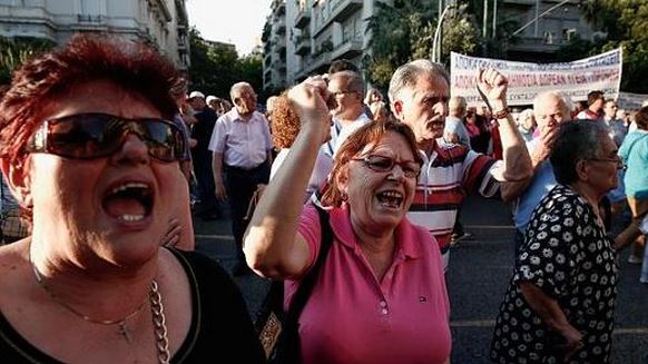 CNBC: Πολιτική εξέγερση στην Ελλάδα προκαλεί η συμφωνία