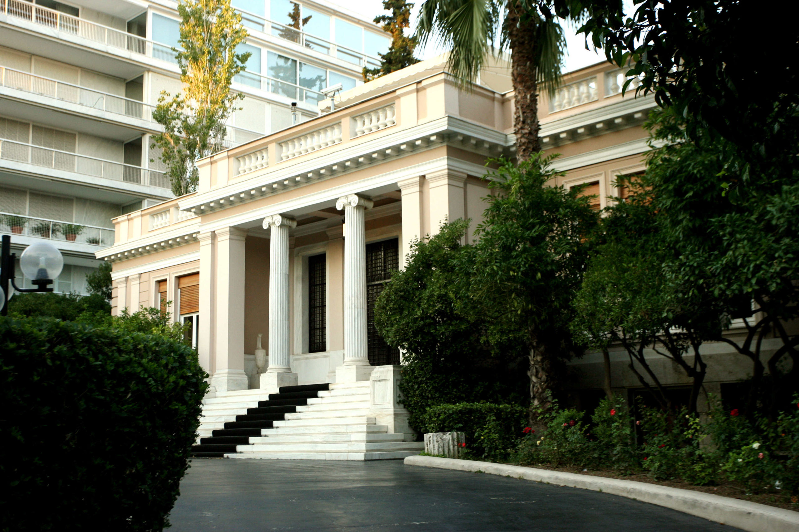 Μαξίμου: Η κυβέρνηση διαπραγματεύεται για μια ενιαία συμφωνία