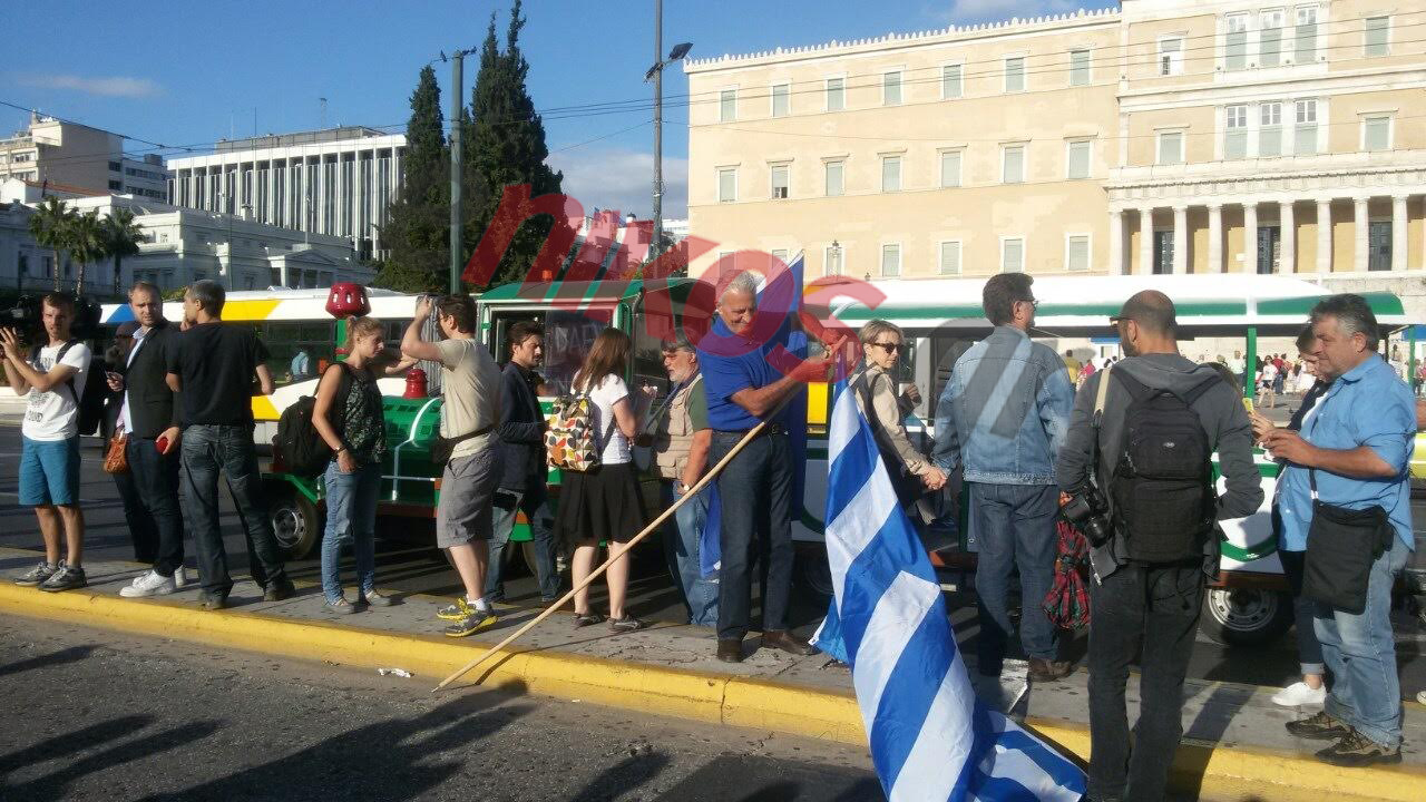 Δύο “στρατόπεδα” στο Σύνταγμα- Μέτρα της ΕΛΑΣ – ΦΩΤΟ