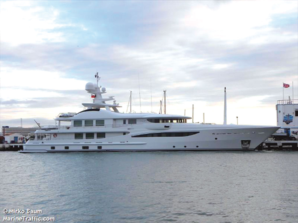 Τούρτα 100 κιλών και 30 κούτες βεγγαλικά για τον Σεϊχη στη Ρόδο