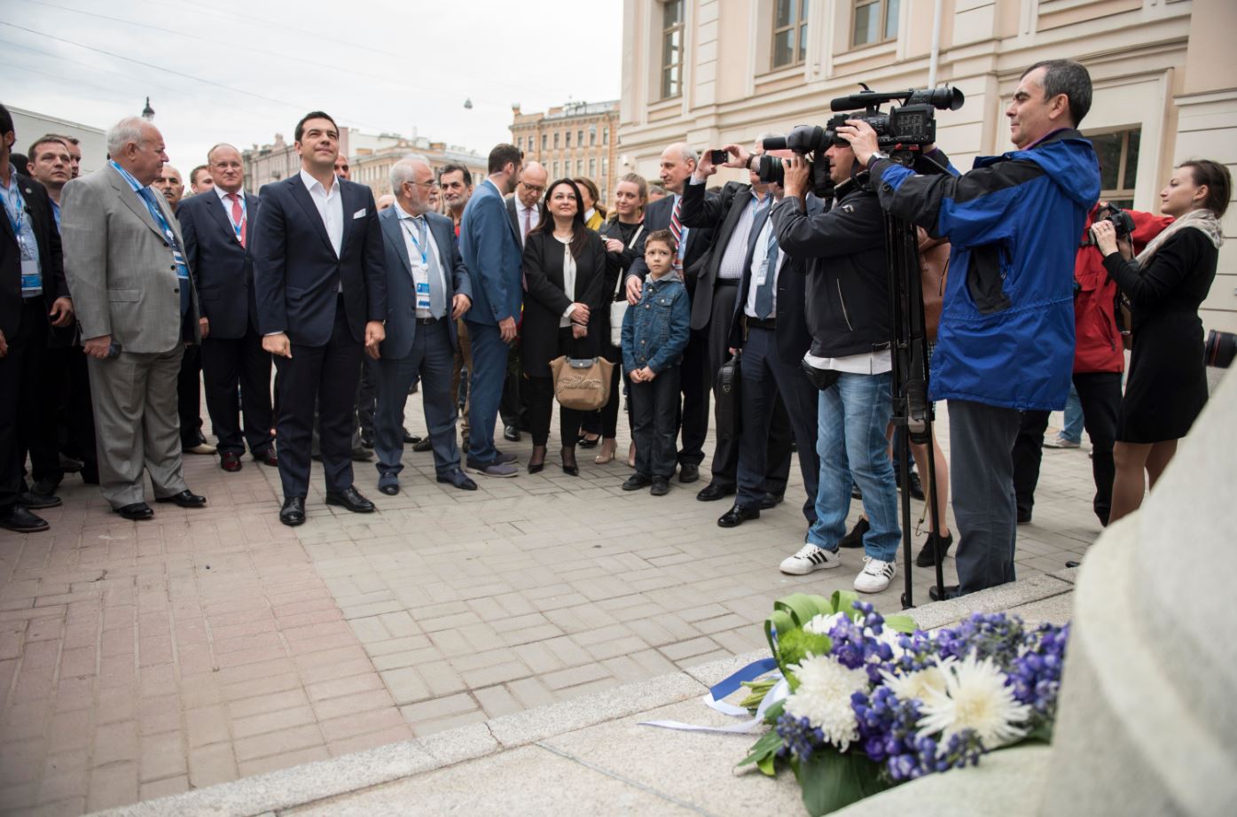 Επίσκεψη Τσίπρα στο άγαλμα του Καποδίστρια στην Αγία Πετρούπολη – ΦΩΤΟ