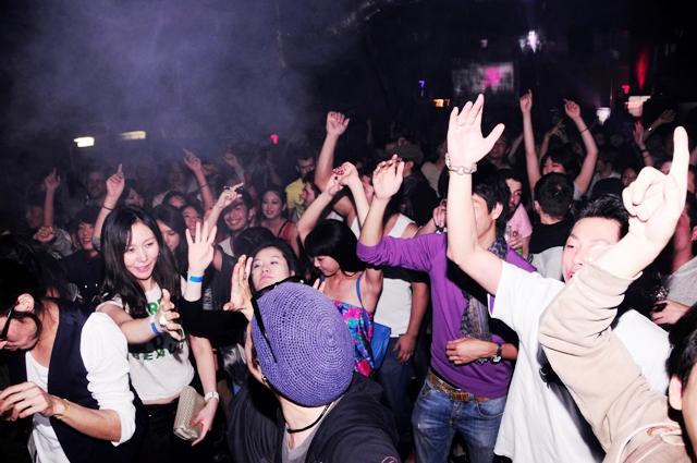 Οι Ιάπωνες θα μπορούν πλέον να χορεύουν νόμιμα μέχρι… το πρωί