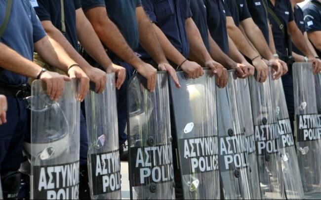 Κομμένος από τις διμοιρίες των ΜΑΤ για ψυχολογικούς λόγους ο παιδοκτόνος αστυνομικός