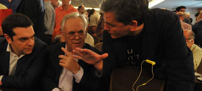 Financial Times: Ο Τσίπρας έβαλε τον… βαλέ κούπα στο τραπέζι