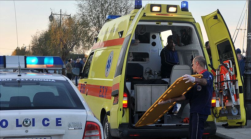 Θεσσαλονίκη- Οδηγός παρέσυρε ηλικιωμένη κάνοντας όπισθεν με το αυτοκίνητό του
