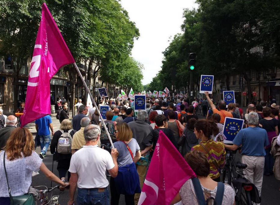 Διαδήλωση αλληλεγγύης για την Ελλάδα στο Παρίσι – ΦΩΤΟ – ΒΙΝΤΕΟ