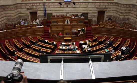 Συνεδριάζει το μεσημέρι η ολομέλεια της Βουλής