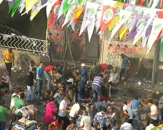 Έκρηξη σε προεκλογική συγκέντρωση στην Τουρκία – ΒΙΝΤΕΟ