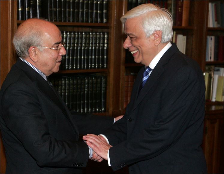 Παυλόπουλος: Κοινός ο αγώνας για να παραμείνει η Ελλάδα στην Ευρωζώνη