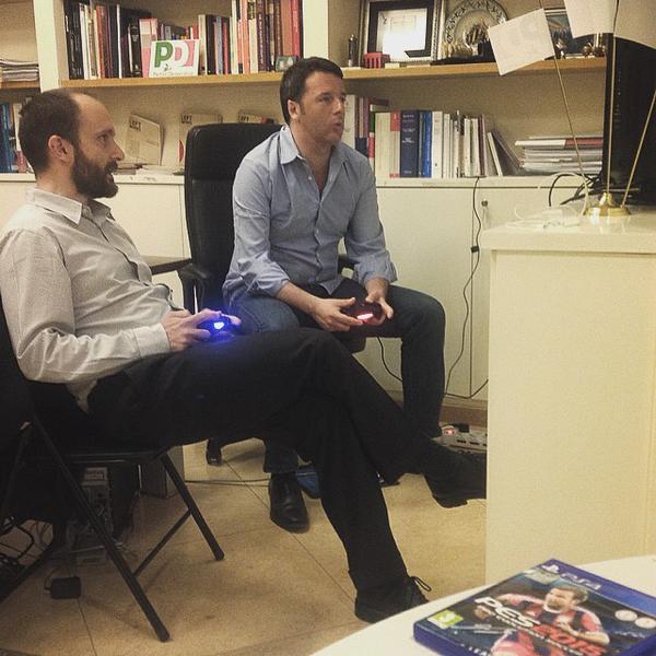 Ο Ρέντσι το έριξε στο… Playstation – ΦΩΤΟ