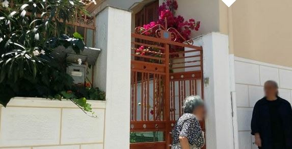Η “γιαγιά” κλείδωσε τους διαρρήκτες στην αυλή
