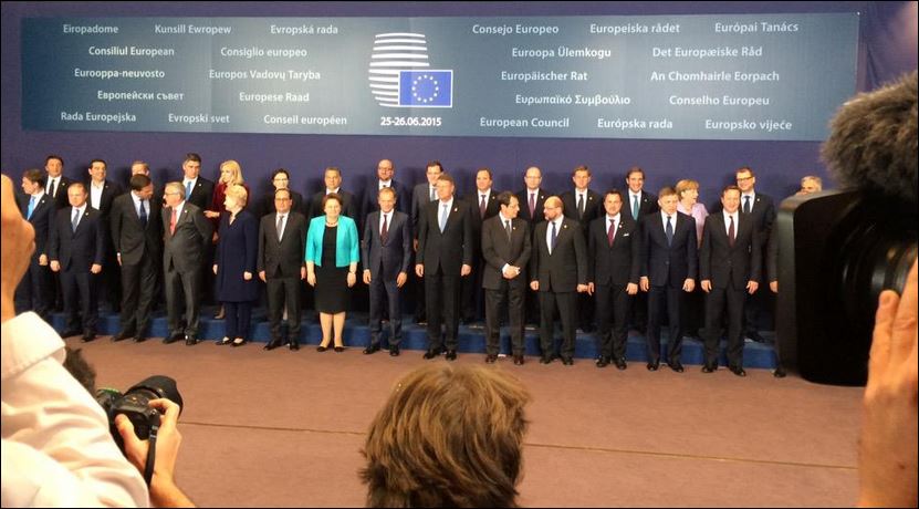 Η “οικογενειακή” φωτογραφία της Συνόδου Κορυφής