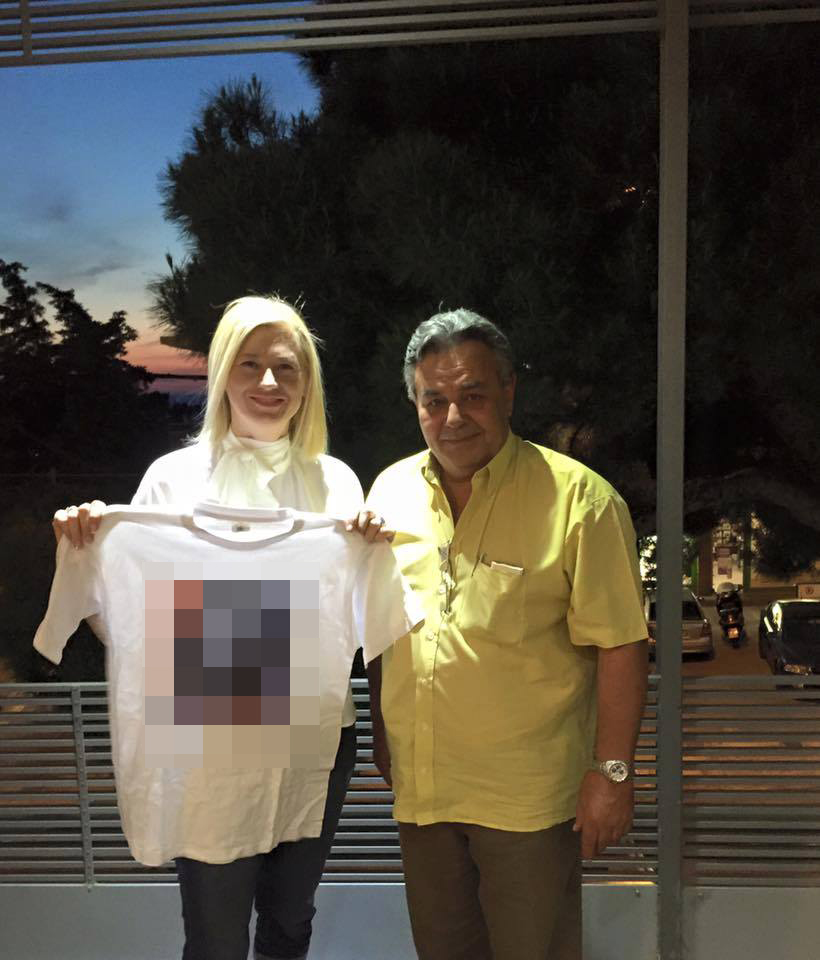 Το μπλουζάκι που έκαναν δώρο στην Ραχήλ – ΦΩΤΟ