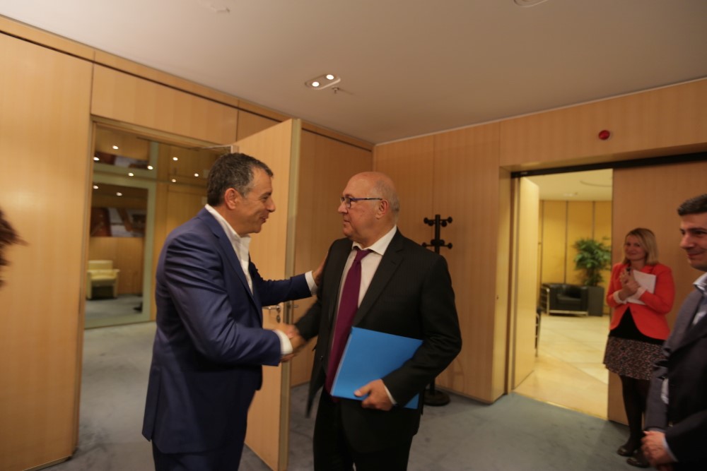 Οι διαπραγματεύσεις στο επίκεντρο της συνάντησης Θεοδωράκη – Σαπέν